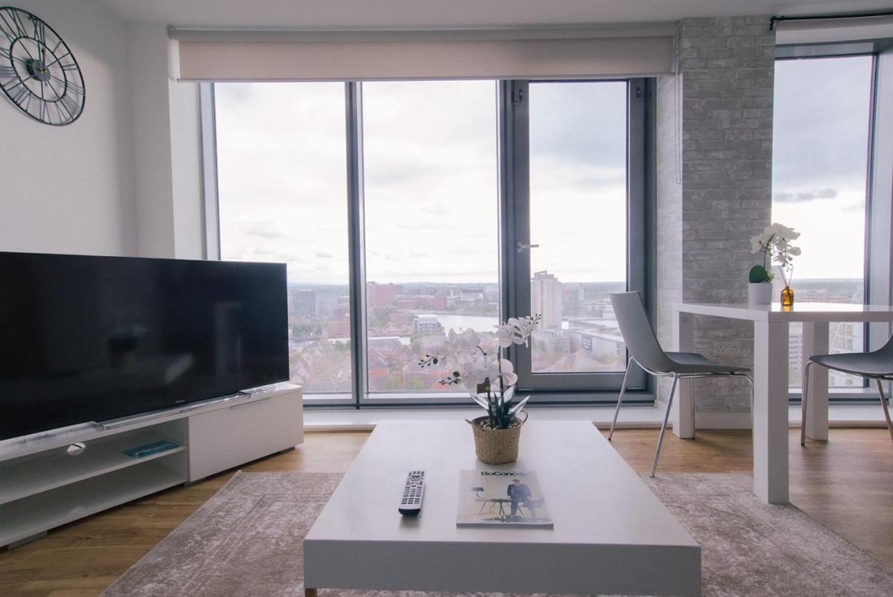 Hallsphere - Stunning Apartment Salford Quays Manchester Ngoại thất bức ảnh